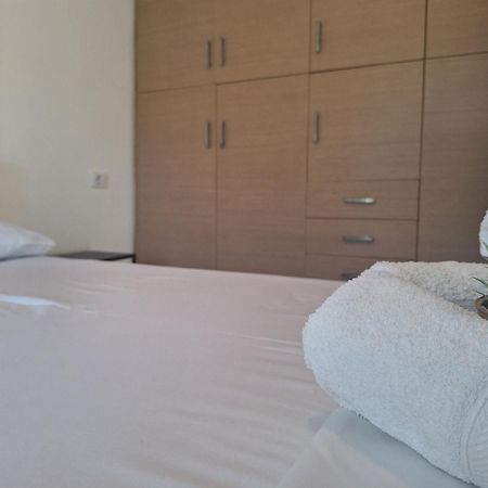 Lucas Apartments Himare Bagian luar foto