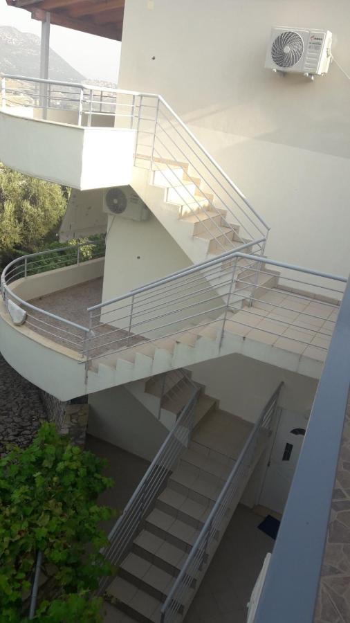 Lucas Apartments Himare Bagian luar foto