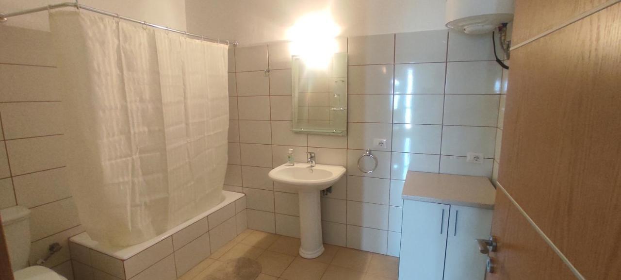 Lucas Apartments Himare Ruang foto