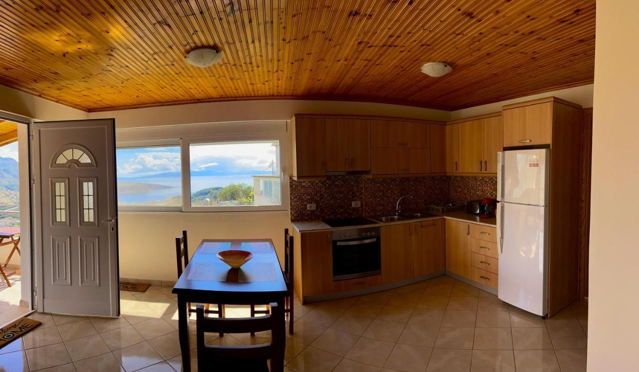Lucas Apartments Himare Bagian luar foto